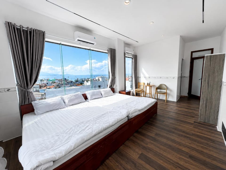Bed, View (from property/room), Photo of the whole room, Bedroom, air conditioner