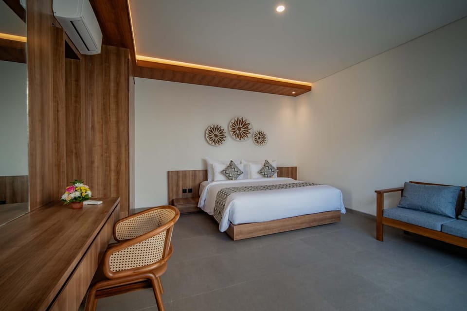 Photo of the whole room, Bedroom