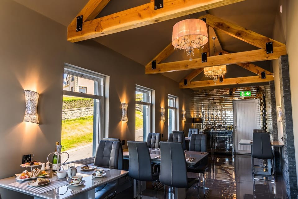Restaurant/places to eat, Dining area