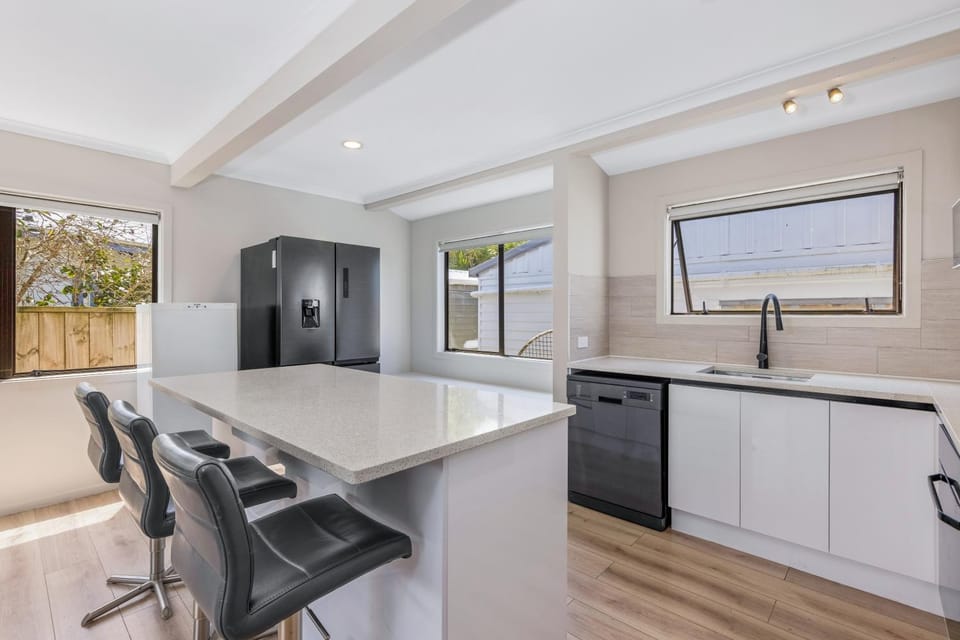 Holiday House in Auckland near Airport & Beach-3 Bedrooms House in Auckland