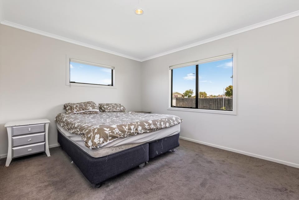 Holiday House in Auckland near Airport & Beach-3 Bedrooms House in Auckland