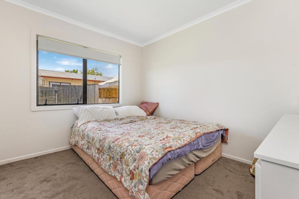 Holiday House in Auckland near Airport & Beach-3 Bedrooms House in Auckland
