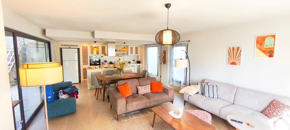 Living room, Seating area, Dining area, kitchen