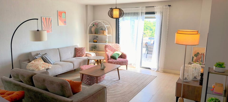 Living room, Seating area