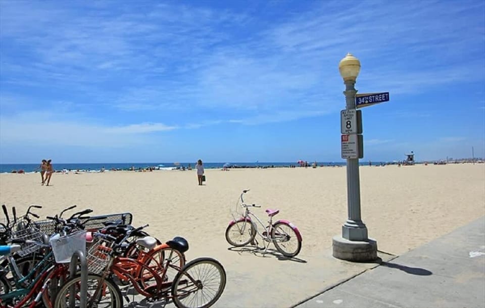 Location! High Walkability, Steps to the beach home House in Balboa Peninsula