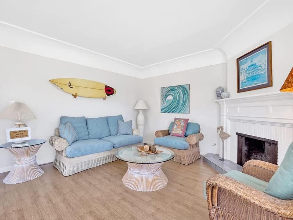 Bayside Retreat withLarge Patio and Bay Views home House in Balboa Peninsula