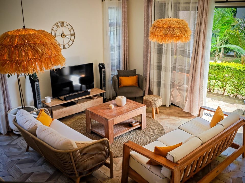 TV and multimedia, Living room, Seating area, Evening entertainment