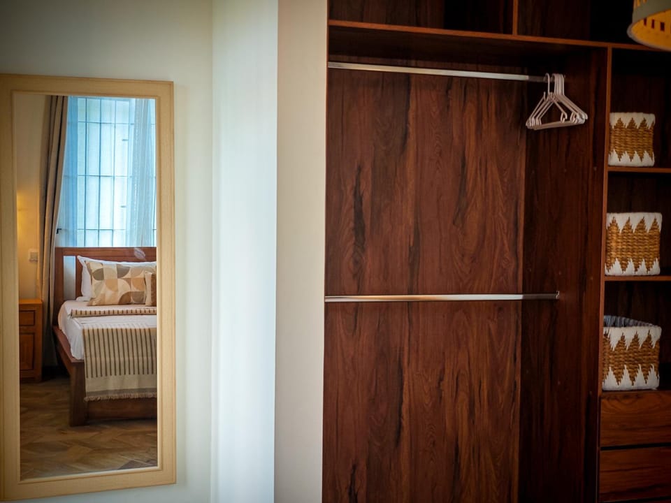 Bedroom, wardrobe