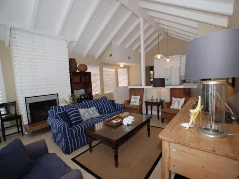 3112 W Oceanfront B - 4 Bdr Beachfront Upper Unit With Ocean Views House in Balboa Peninsula