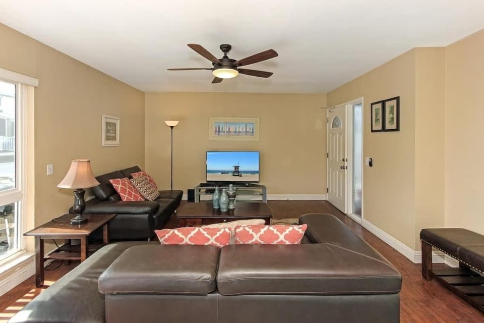 4BDR Steps to the Beach with Oceanview Deck-4804 home House in Balboa Peninsula