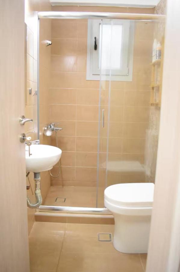 Shower, Toilet