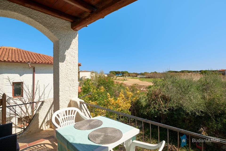 Property building, Balcony/Terrace, Dining area, Sea view