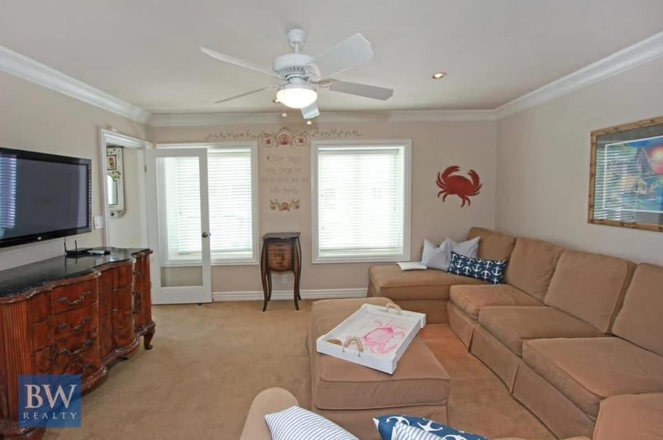 Rooftop Deck With Ocean Views, 4 Car Parking-114 home House in Balboa Peninsula