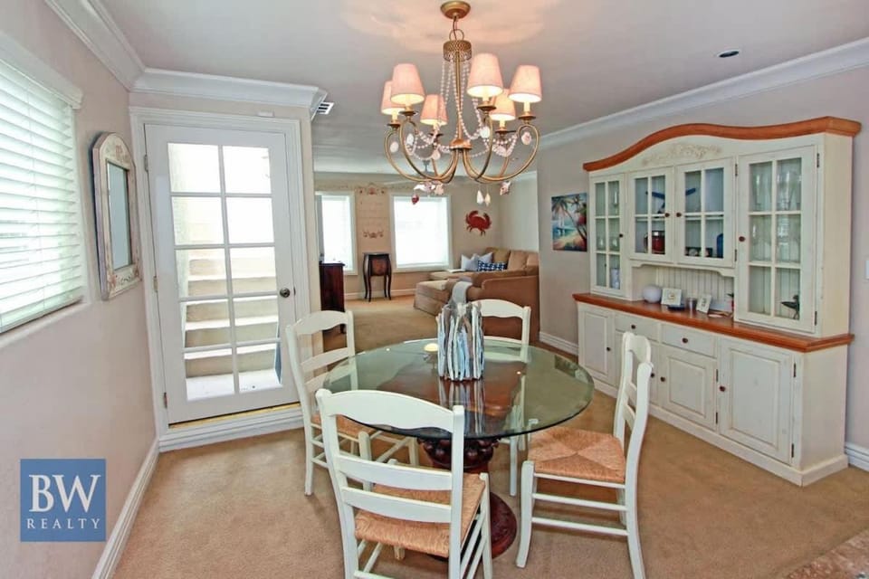 Rooftop Deck With Ocean Views, 4 Car Parking-114 home House in Balboa Peninsula