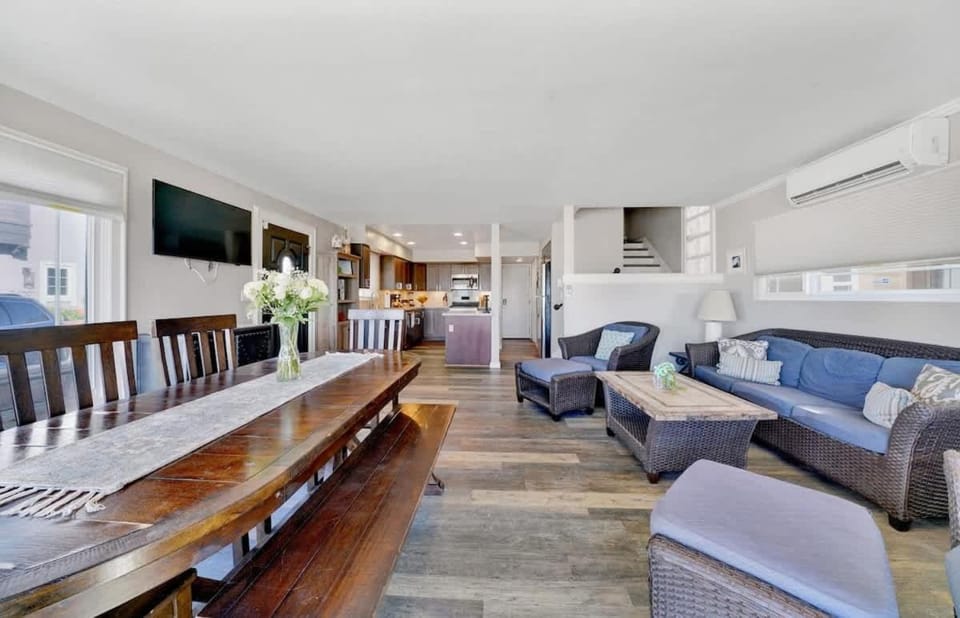 Beachfront Close to Newport Pier- 2314 WOF A home House in Balboa Peninsula