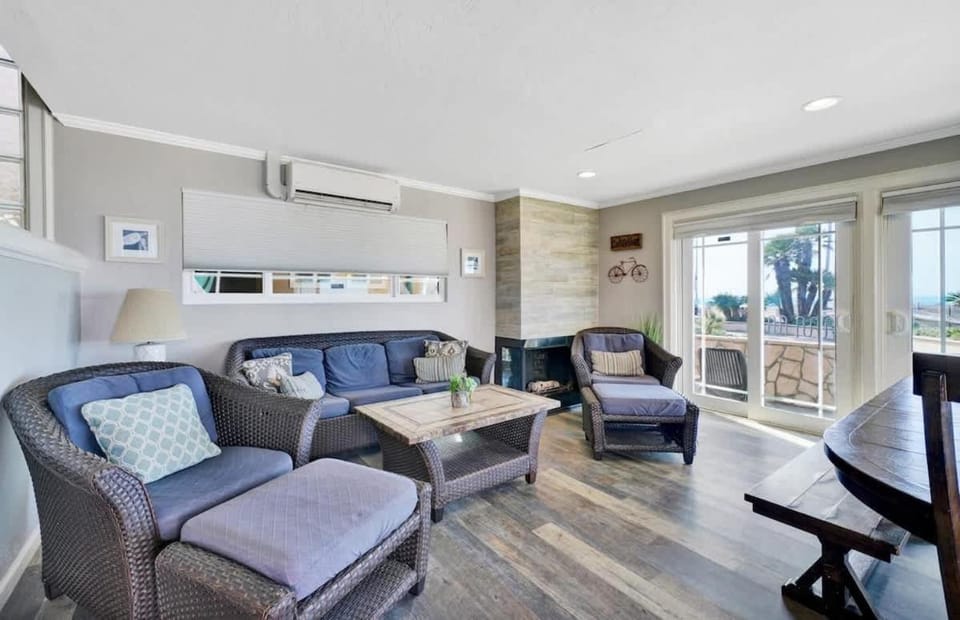 Beachfront Close to Newport Pier- 2314 WOF A home House in Balboa Peninsula