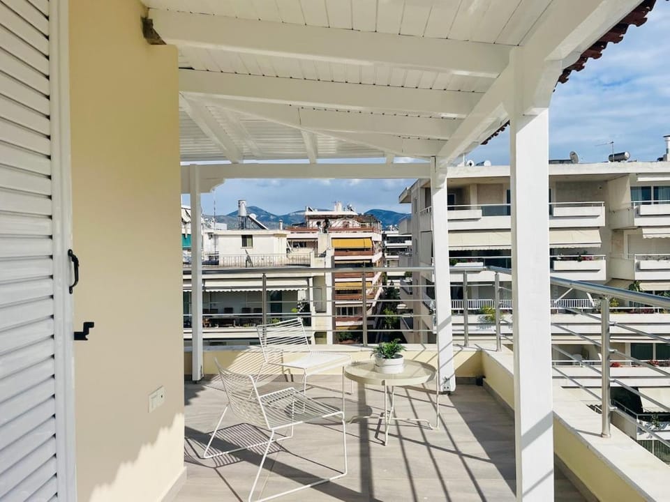 Sea side roof studio in Athens Apartment in Alimos