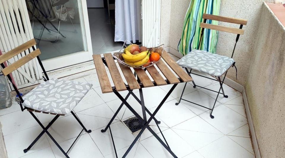 1Bed Flat with Pool, Balcony & Hammock - only 5 Mins to the Beach! Apartment in Torrevieja