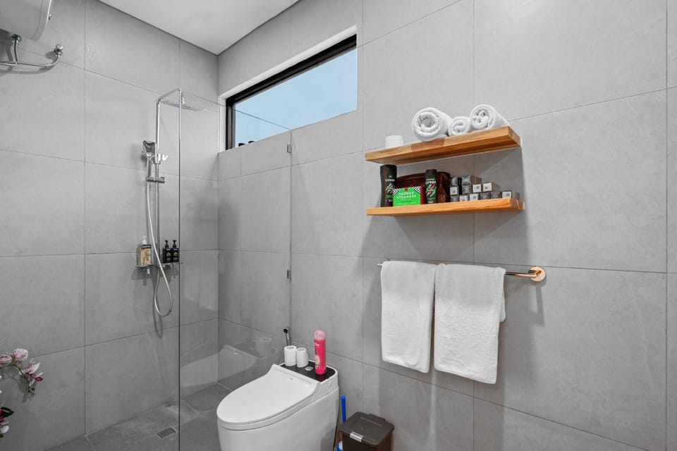 Shower, Property building, Bathroom, towels