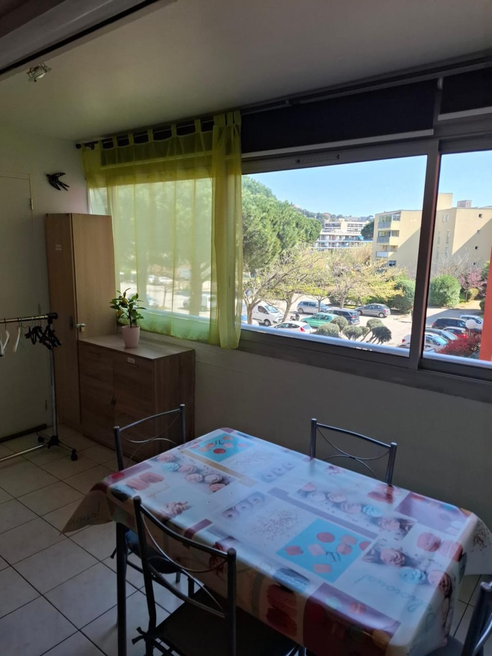 Dining area, Parking