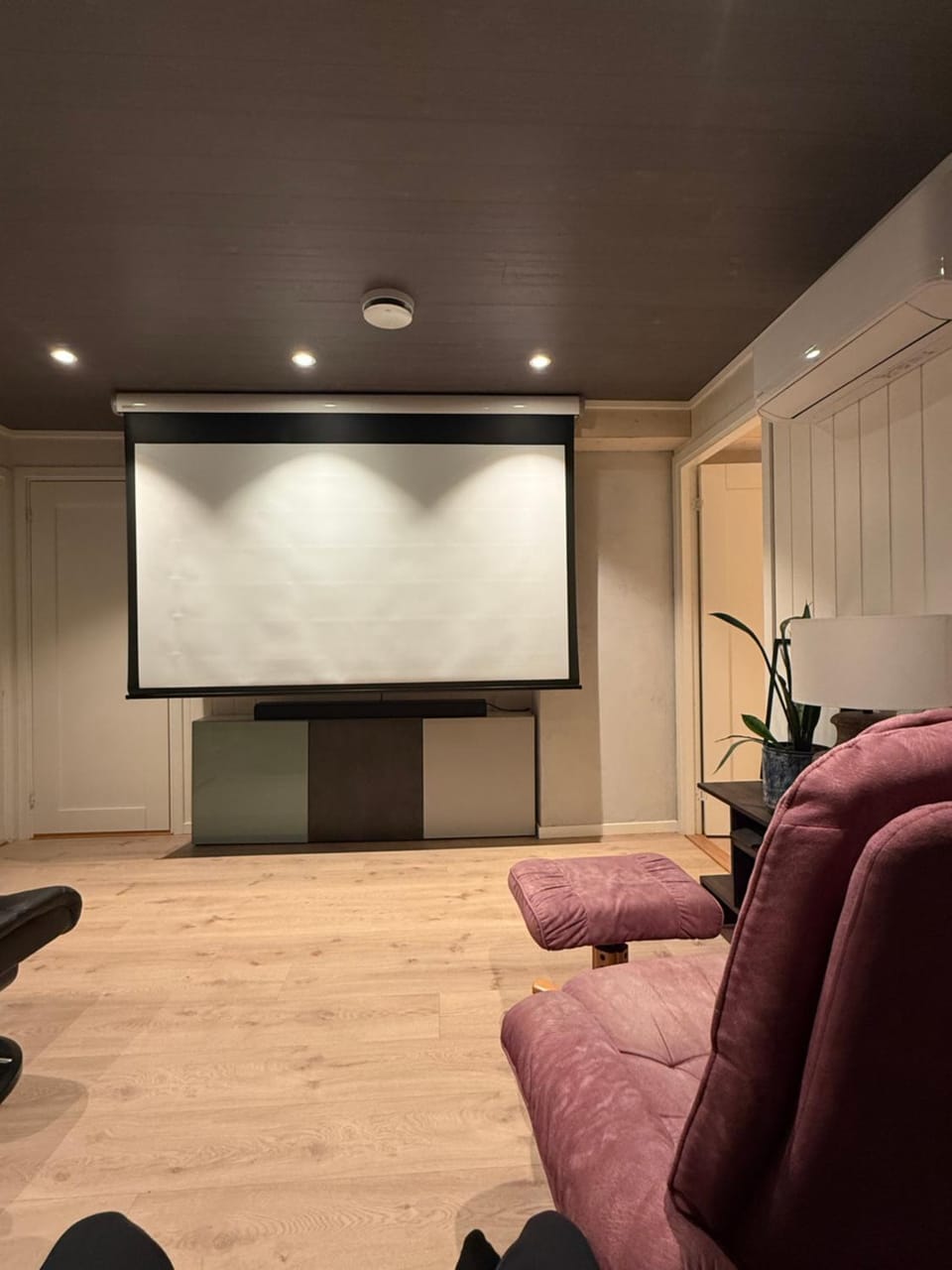 Communal lounge/ TV room