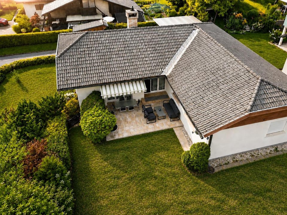 Property building, Garden, Balcony/Terrace, Garden view