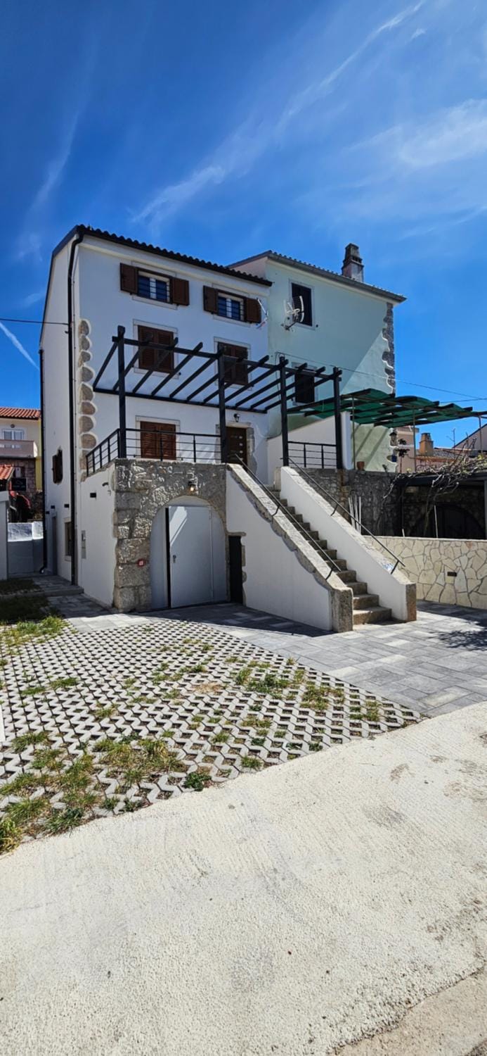 Property building, Restaurant/places to eat
