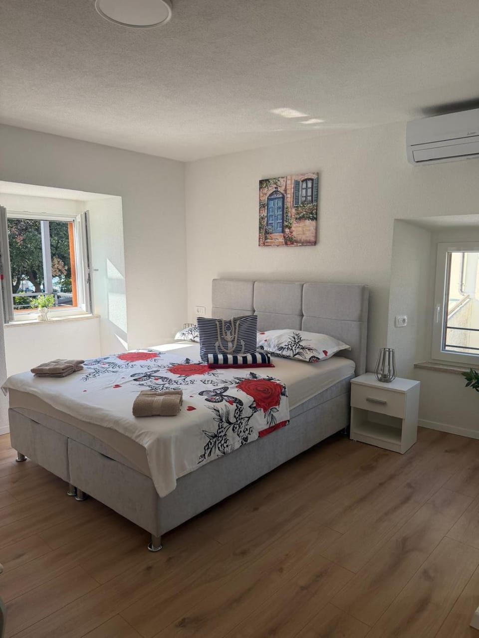 Bed, Bedroom, air conditioner