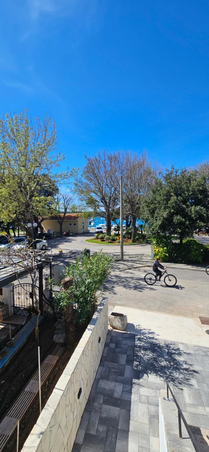 Property building, Restaurant/places to eat