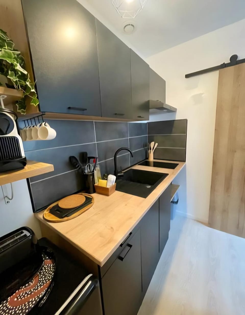 Kitchen or kitchenette