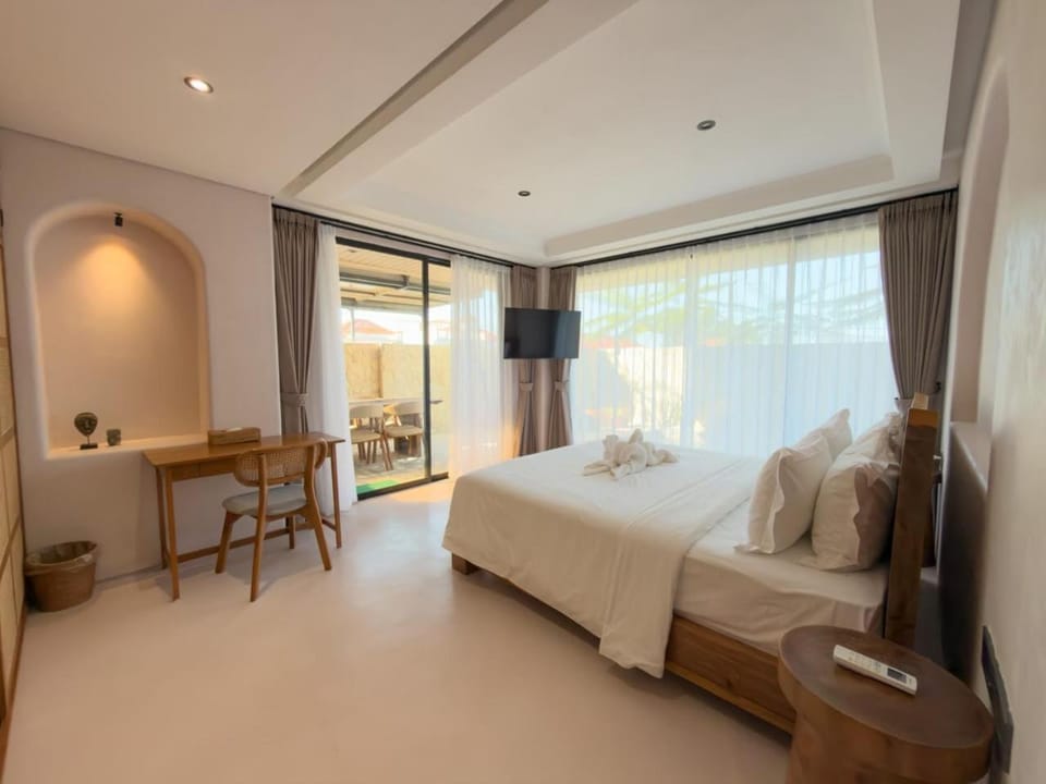 Bed, TV and multimedia, Living room, Photo of the whole room, Seating area, Bedroom