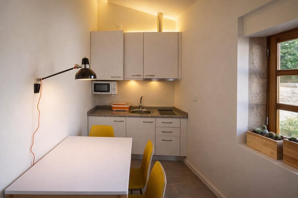 Kitchen or kitchenette, Dining area, stove