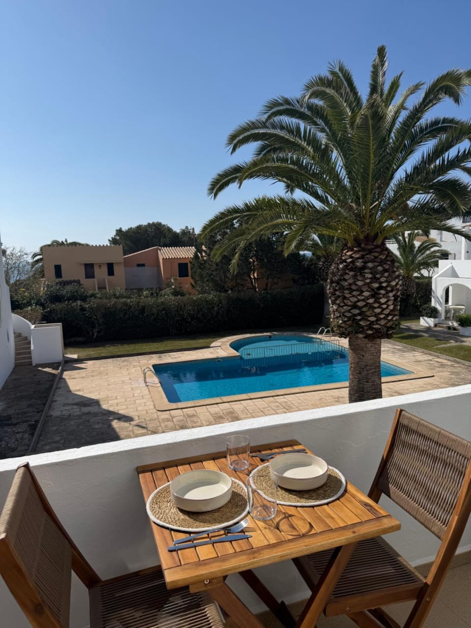 Dining area, Pool view, Swimming pool