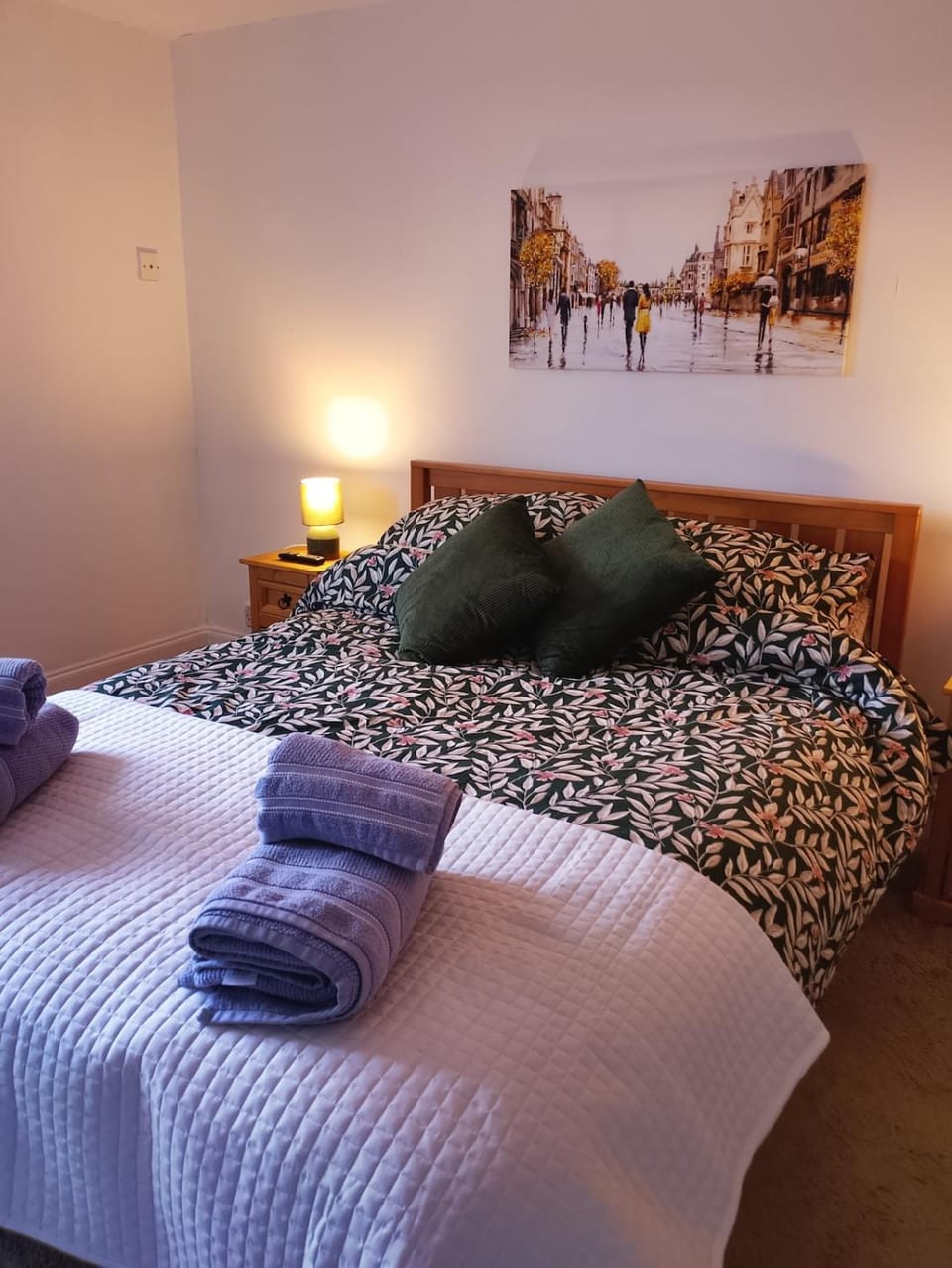 Bed, towels