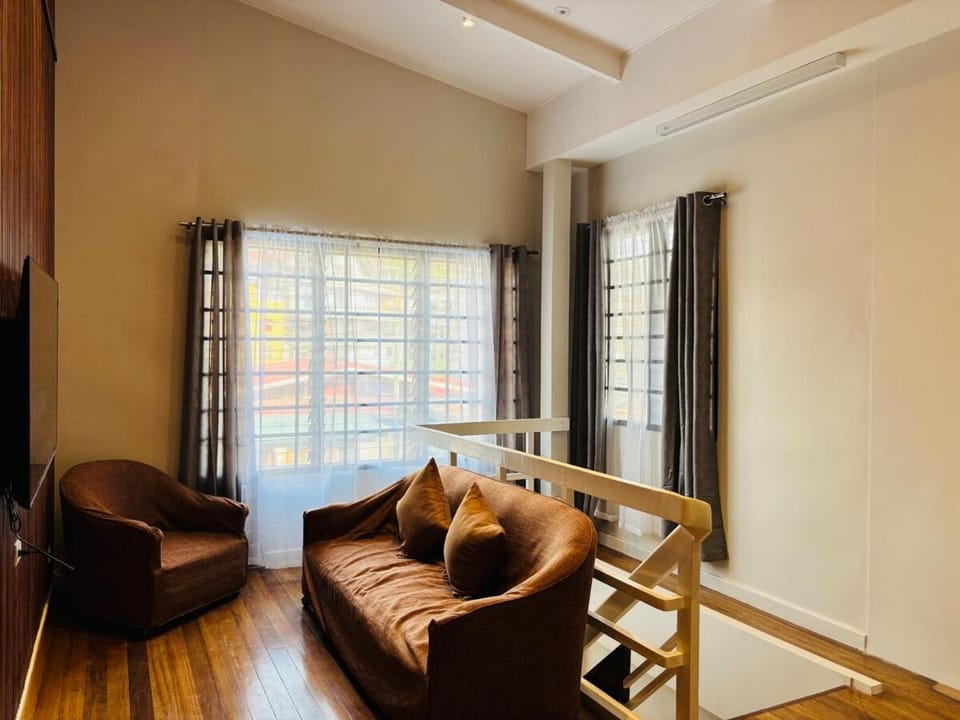 3BR Family Haven near Burnham Park Free Parking Apartment in Baguio