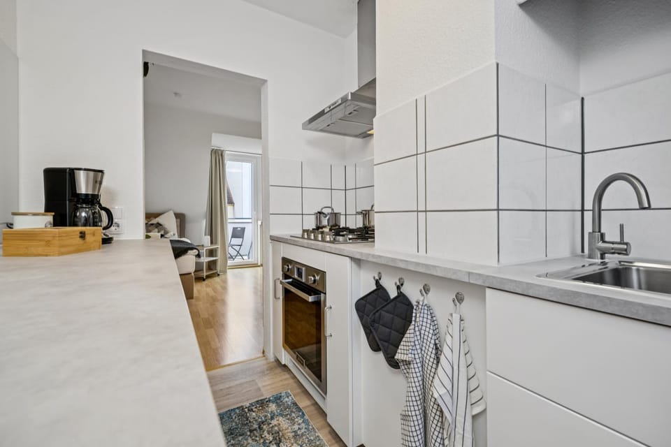 Coffee/tea facilities, oven, stove, toaster, kitchen