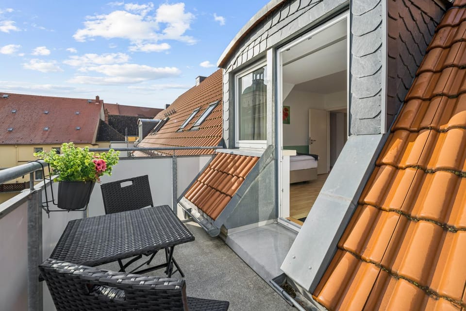 Balcony/Terrace, Balcony/Terrace, Seating area, Landmark view, Inner courtyard view