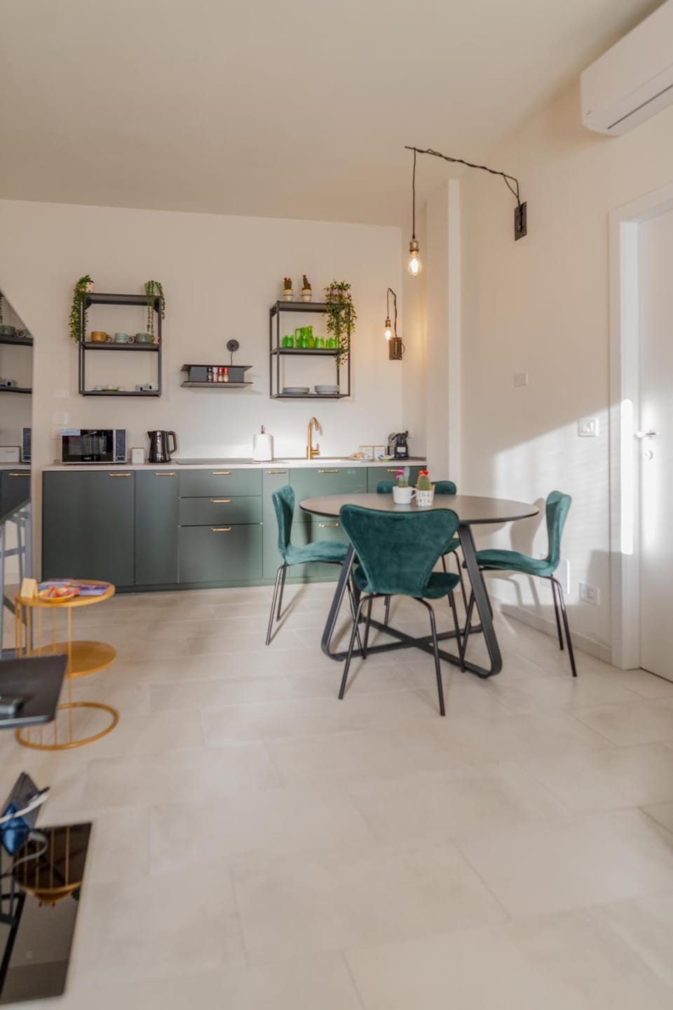 Kitchen or kitchenette, Living room, air conditioner
