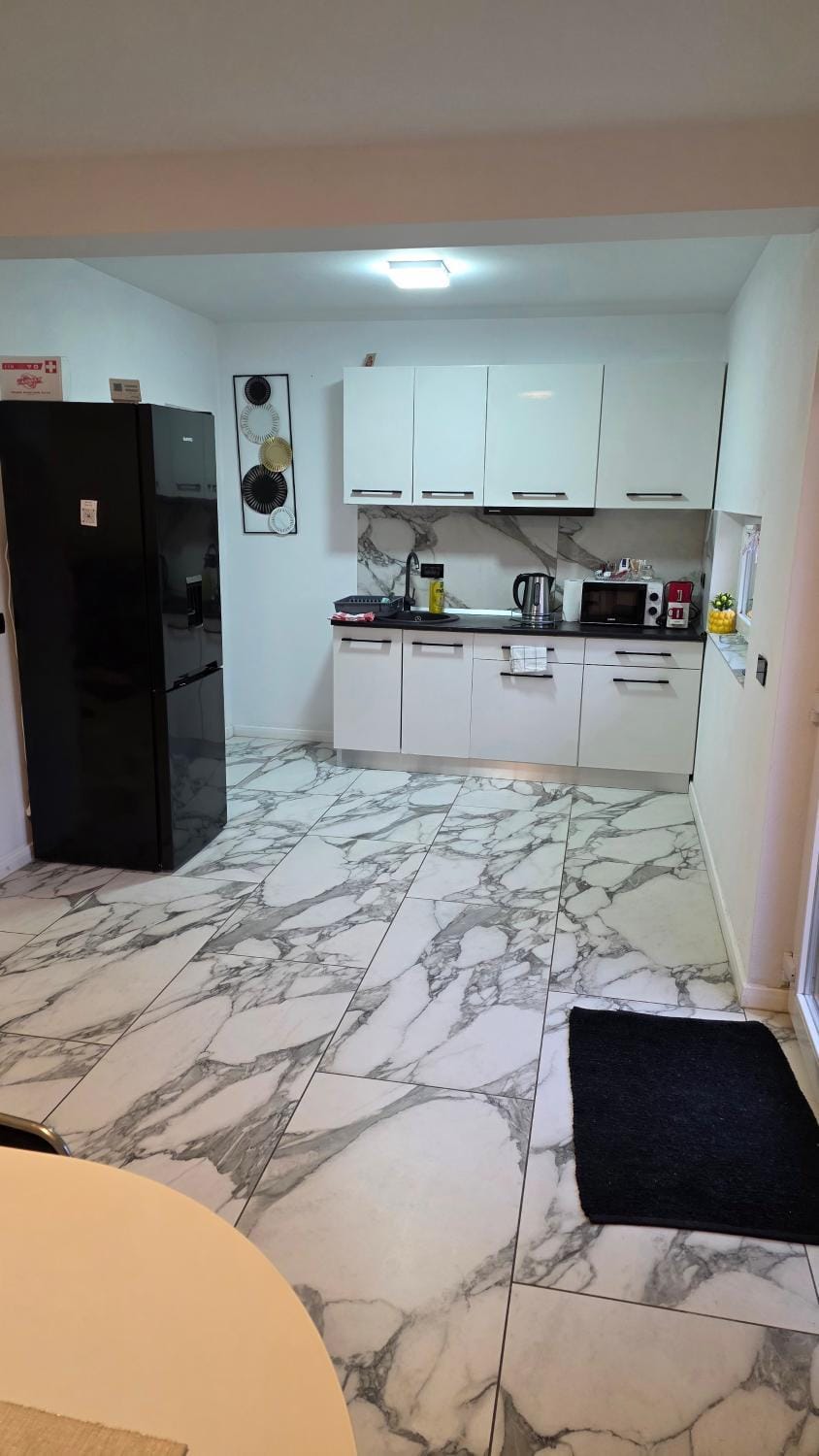 Kitchen or kitchenette, pet friendly