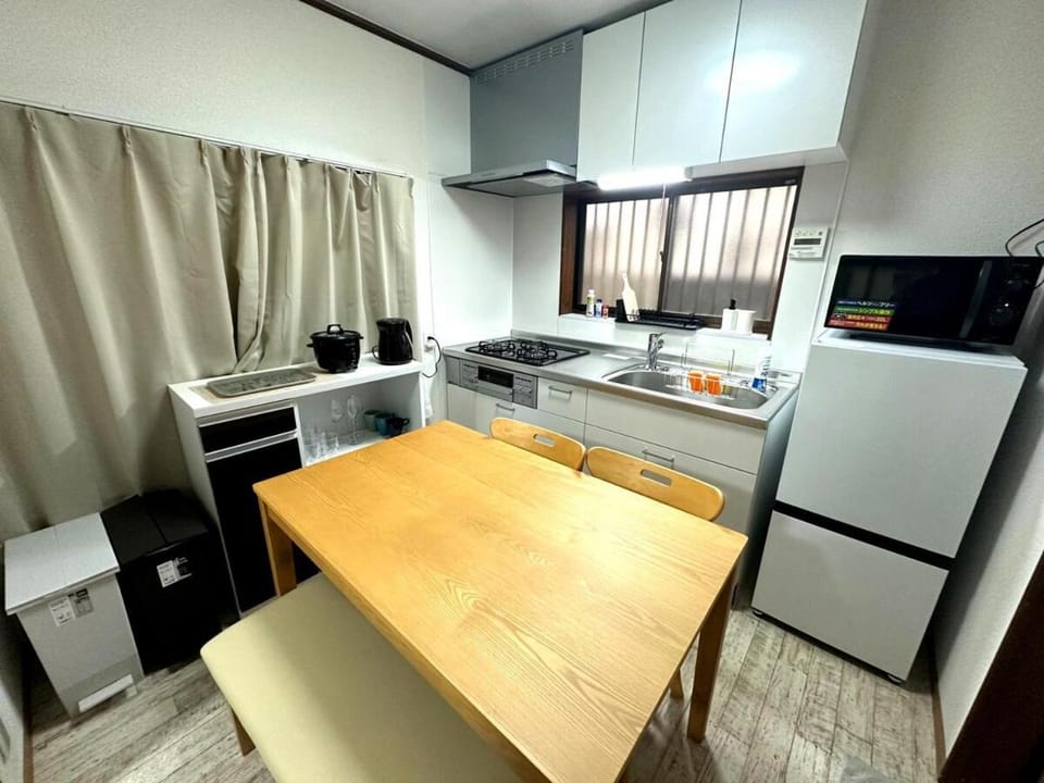 5 minutes on foot from the station entire building renta Namba and Dotonbori 30 minutes Tennoji 25 minutes great access Apartment in Osaka