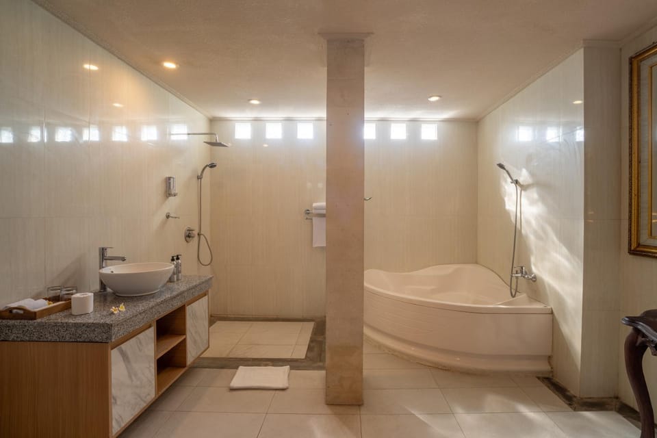 Toilet, Bathroom, towels