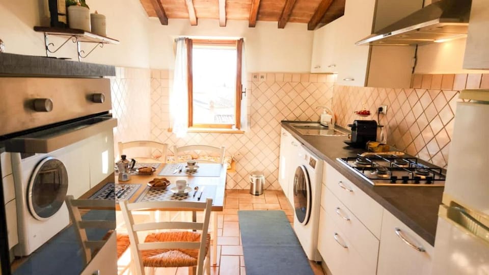 Cozy 18th century house Apartment in San Gimignano