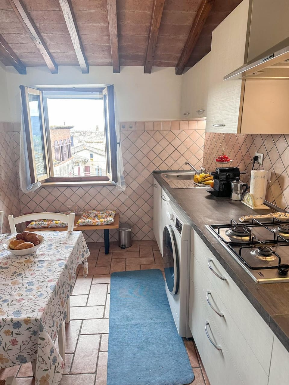 Cozy 18th century house Apartment in San Gimignano