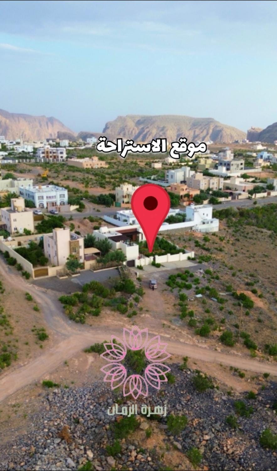 Bird's eye view, Text overlay, Street view