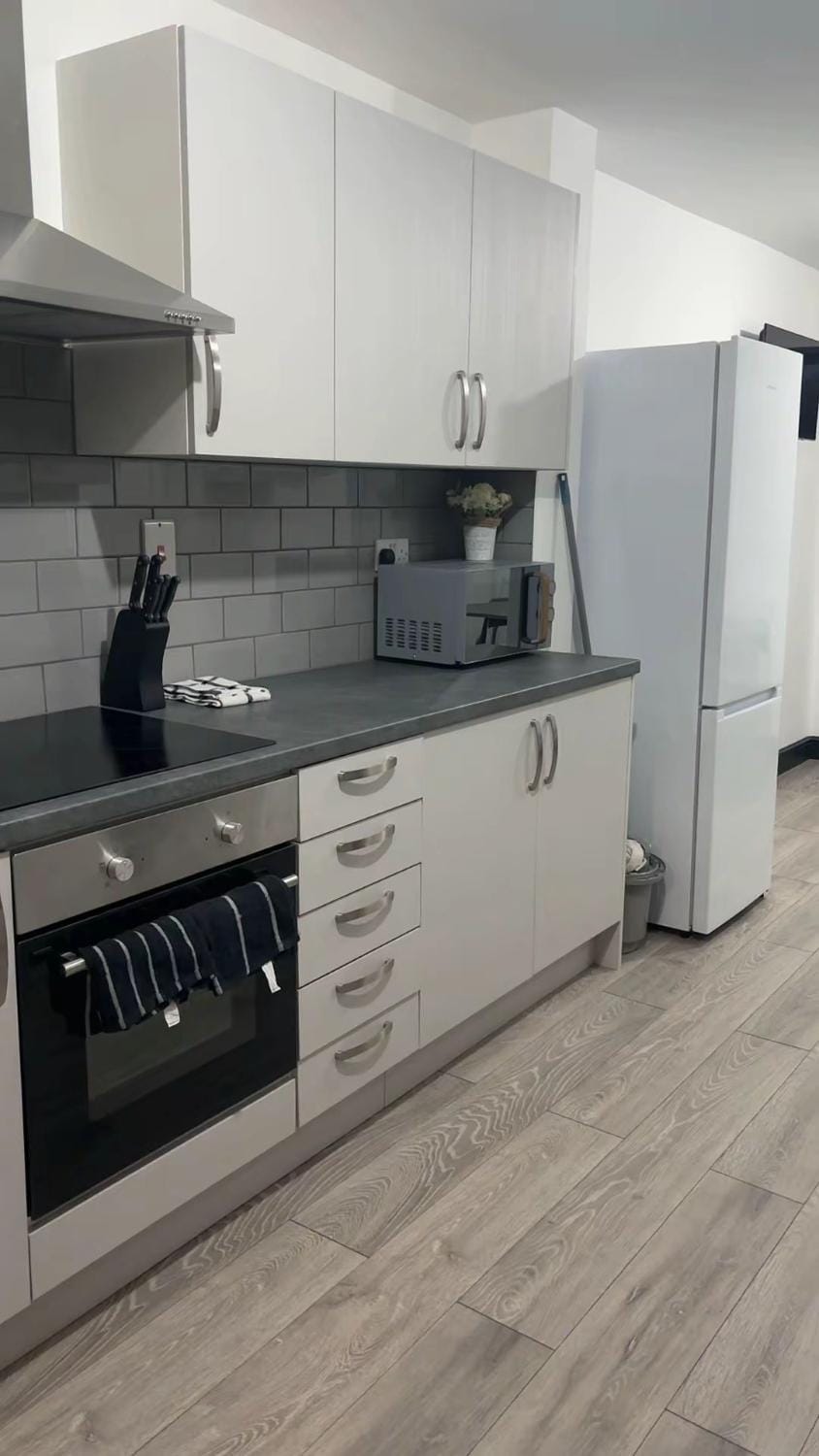 PLUS Properties Eastwood 2 Apartment in Stoke-on-Trent