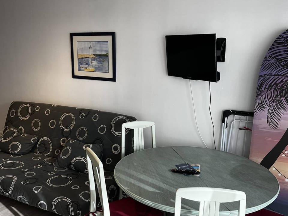 Grand studio lumineux, 4 pers, accès plage, proche commerces, balcon - FR-1-696-71 Apartment in Canet-en-Roussillon