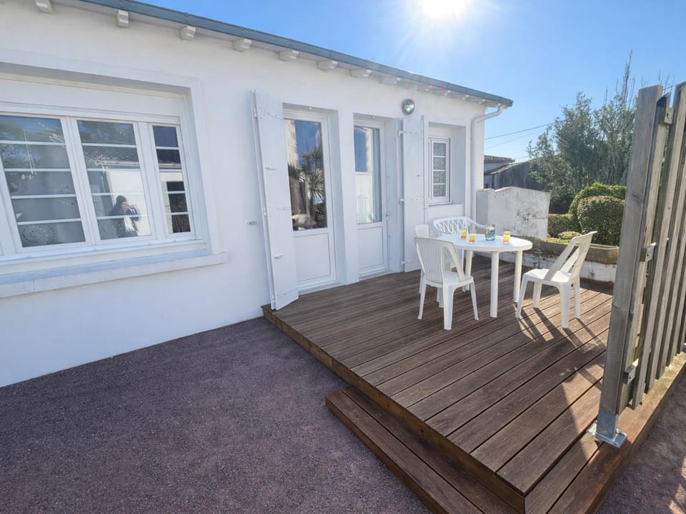 Maisonnette Plain-pied - 600m Plage & Centre, Parking - FR-1-22-393 House in La Tranche-sur-Mer