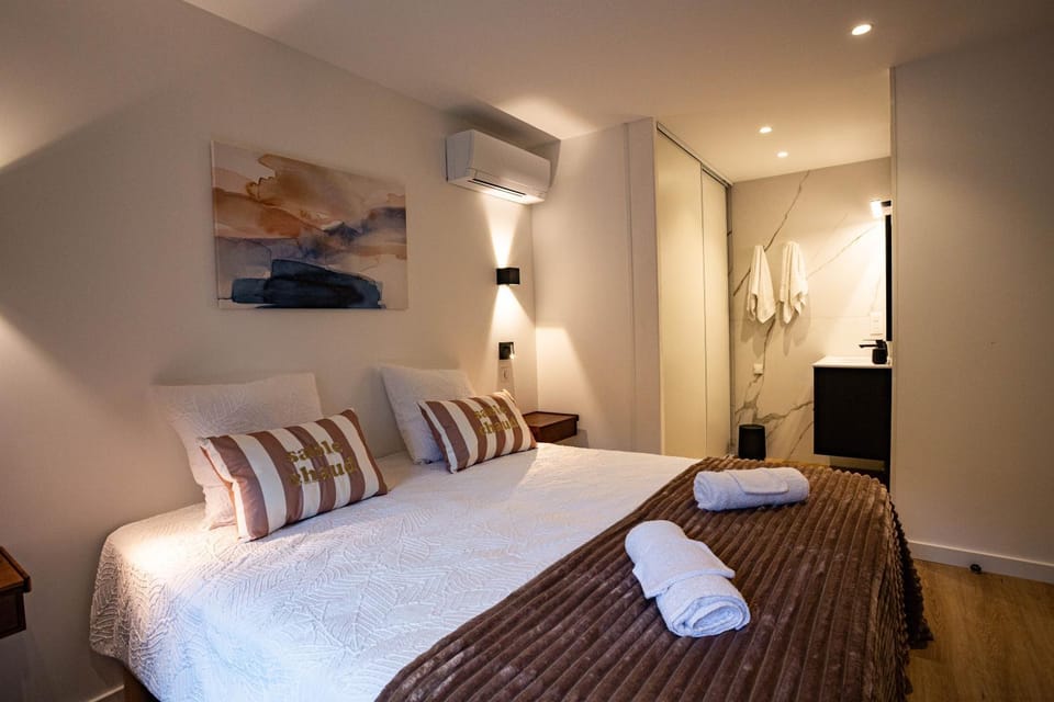 Superbe T2-T3 rénové, bord de mer, piscine, parking privé Apartment in Collioure