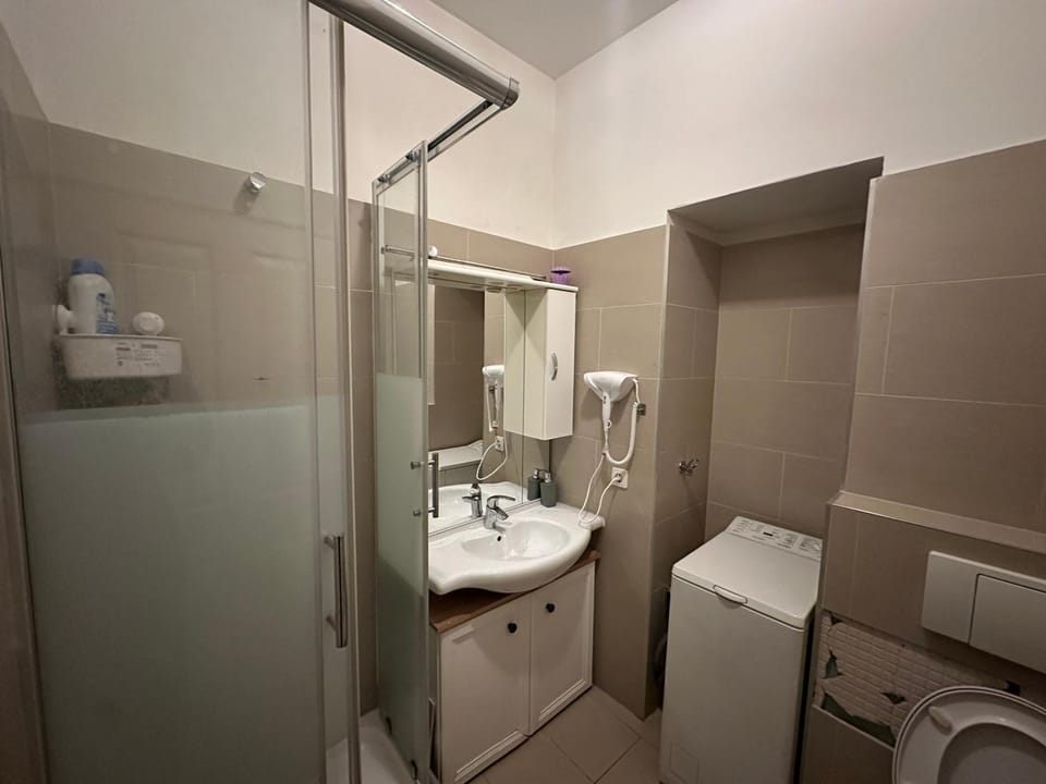 Shower, Toilet, Bathroom, towels, washing machine, dryer