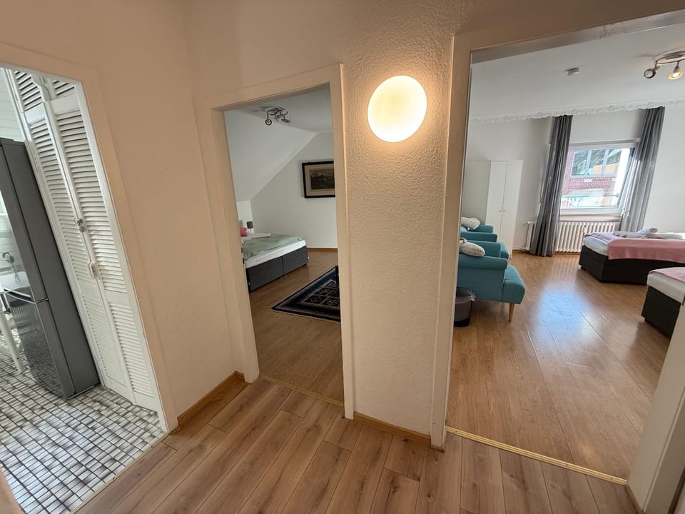 Photo of the whole room, towels